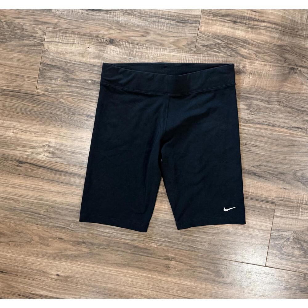 Nike Sportswear Essential Women's Mid-Rise Shorts